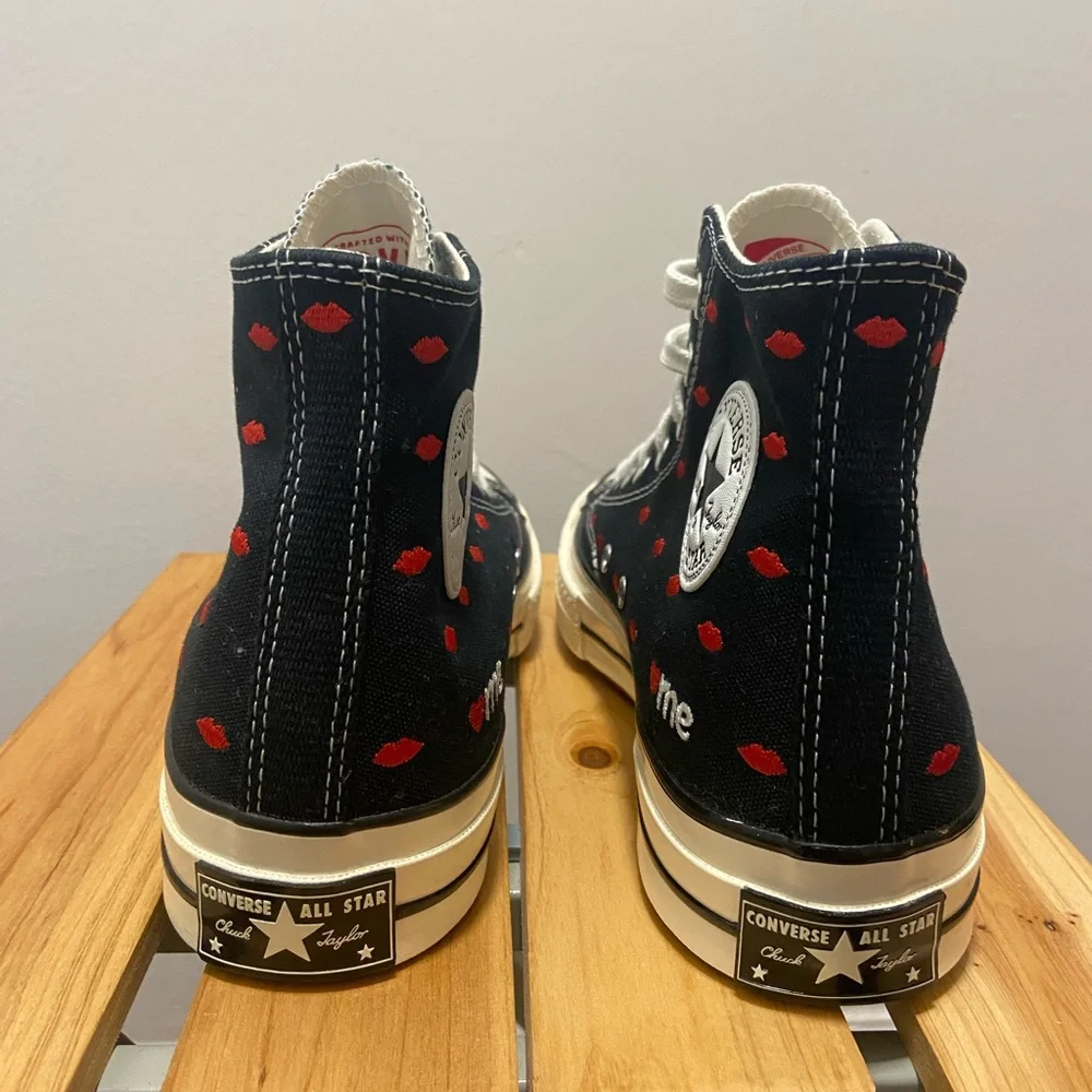 NWT - Converse (Unisex) Chuck 70 Embroidered Lips High Sneakers - Picture 3 of 6